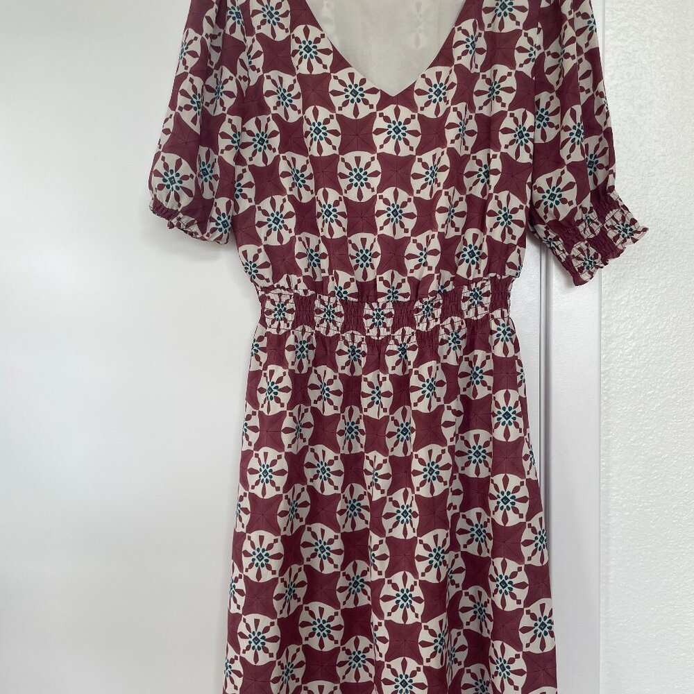 Octavia V-Neck, Short-Sleeve Geometric Print Dress in Burgundy, White, Blue, S